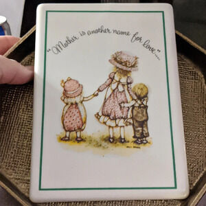 Hollie Hobbie Vtg Mother Child Porcelain Wall Plaque Border Frame 1973